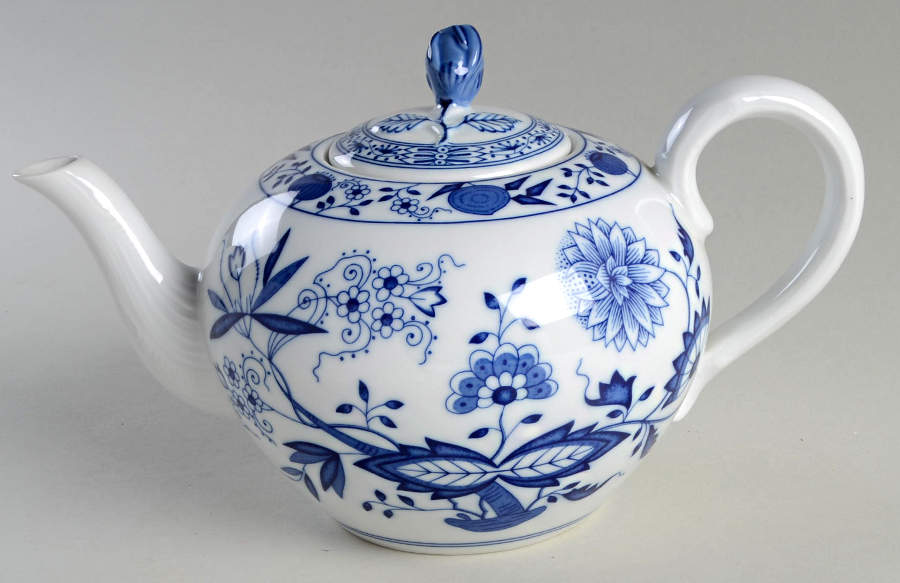 Blue Onion Teapot & Lid by Hutschenreuther-1