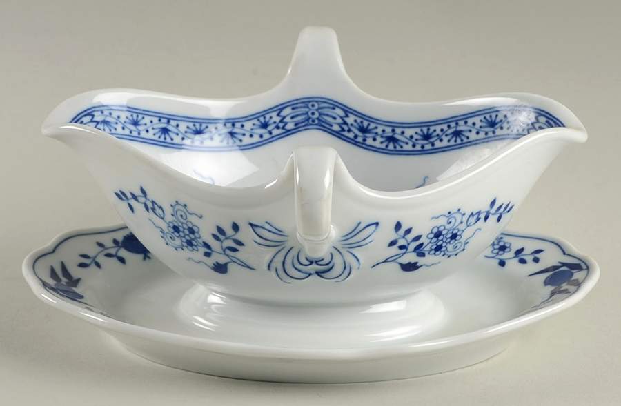 Blue Onion Gravy Boat with Attached Underplate by Hutschenreuther-1