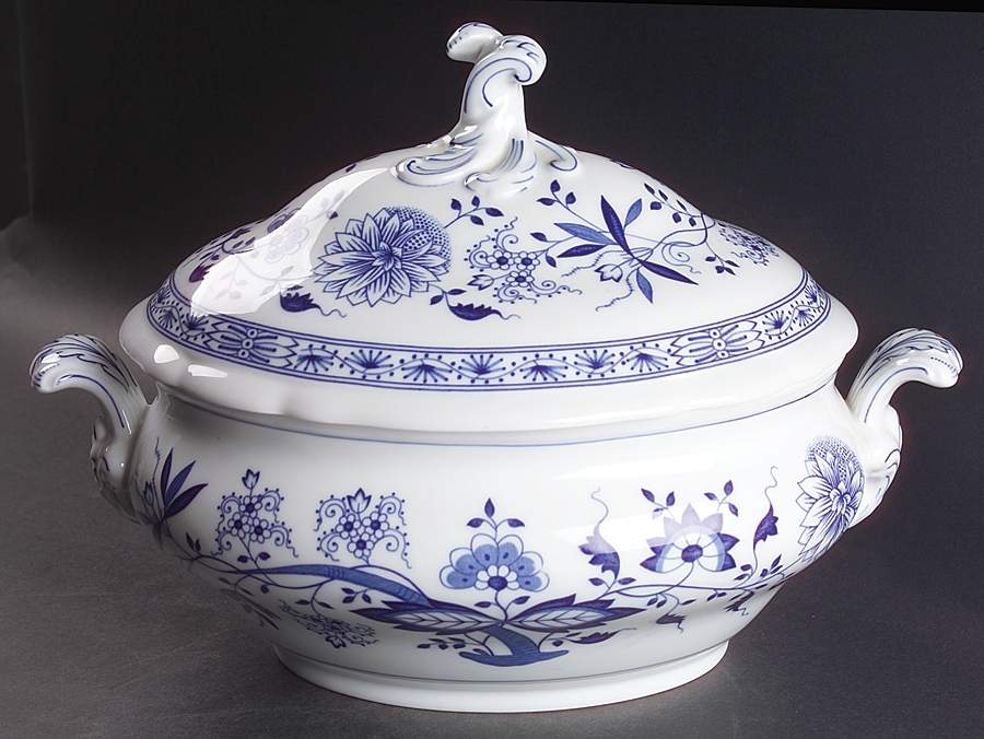 Blue Onion Oval Tureen & Lid by Hutschenreuther-1