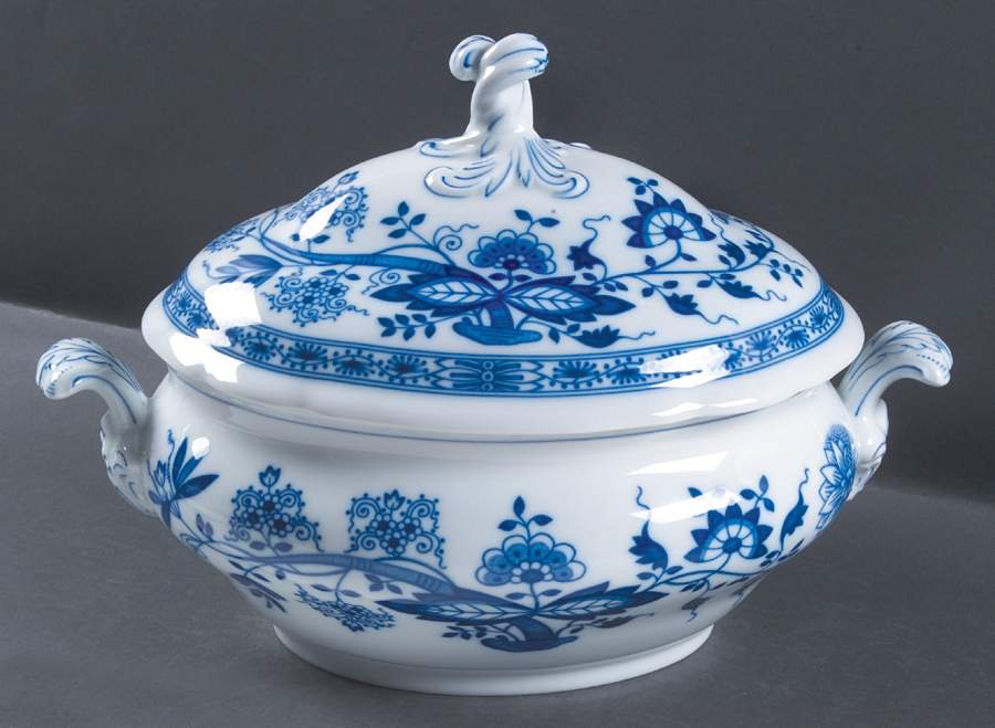 Blue Onion Tureen &  Lid by Hutschenreuther-1
