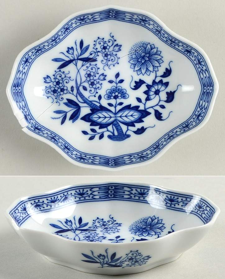 Blue Onion Nut Dish by Hutschenreuther-1
