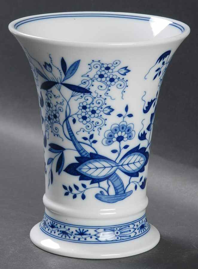 Blue Onion 6" Vase by Hutschenreuther-1