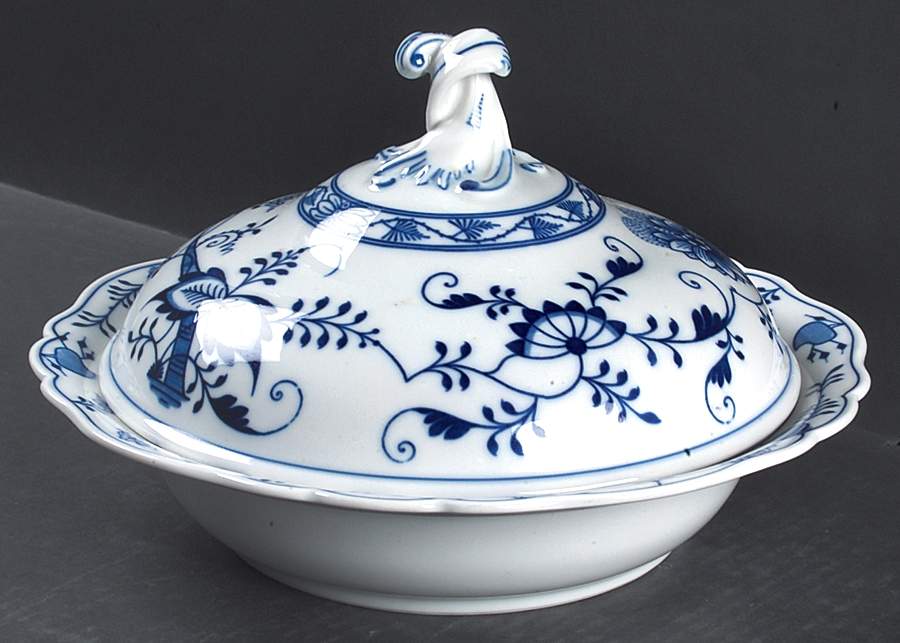 Blue Onion Large Round Covered Vegetable by Hutschenreuther-1