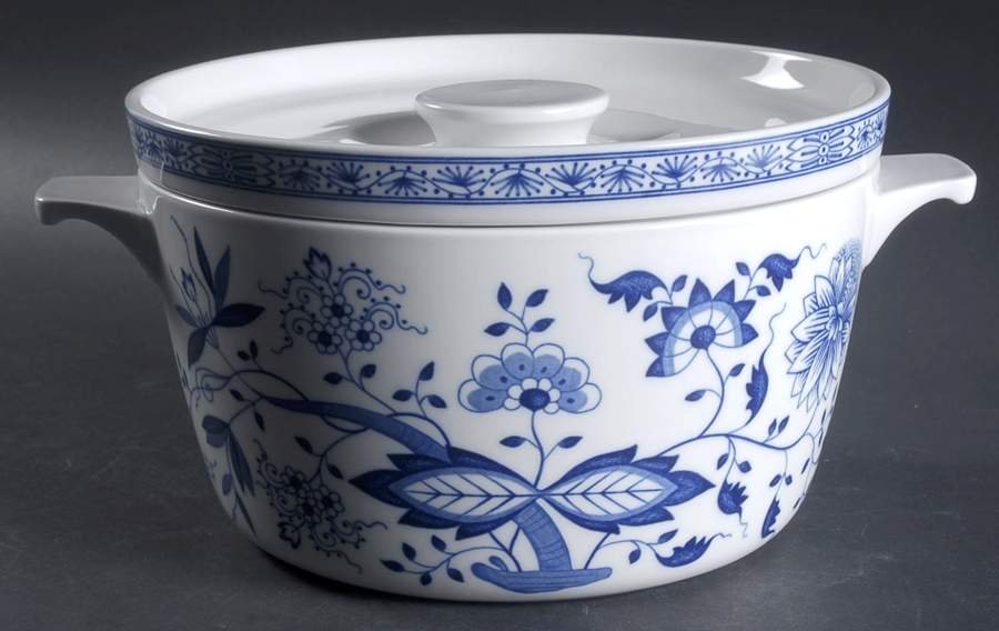 Blue Onion 3 Quart Round Covered Casserole by Hutschenreuther-1
