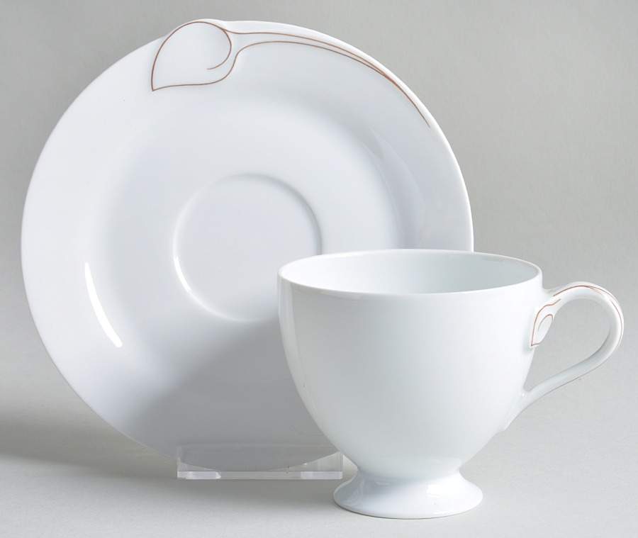 Burgund Footed Cup & Saucer Set by Hutschenreuther-1