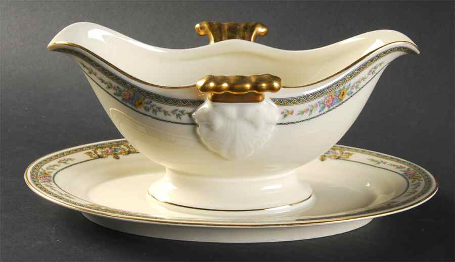 Carinthia Gravy Boat with Attached Underplate by Hutschenreuther-1