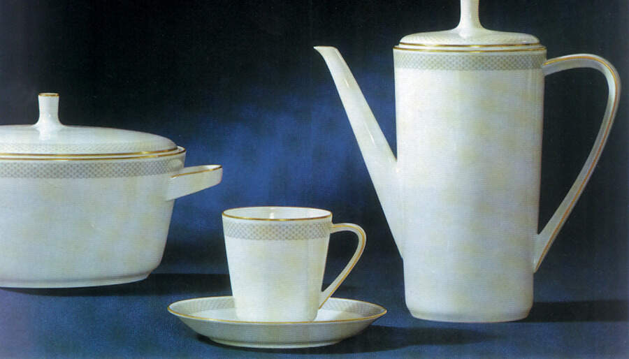 Chateau Coffee Pot & Lid by Hutschenreuther-1