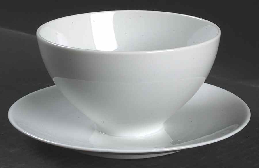 Charmant White Gravy Boat with Attached Underplate by Hutschenreuther-1