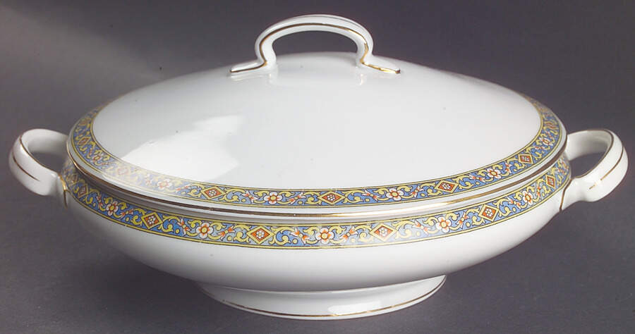 The Coburg Round Covered Vegetable by Hutschenreuther-1
