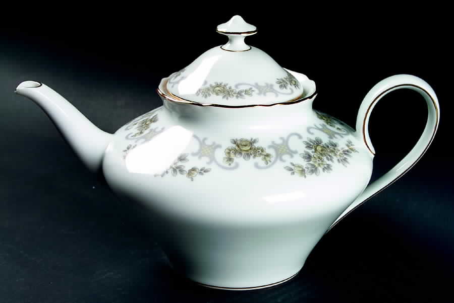 Corsage Teapot & Lid by Hutschenreuther-1