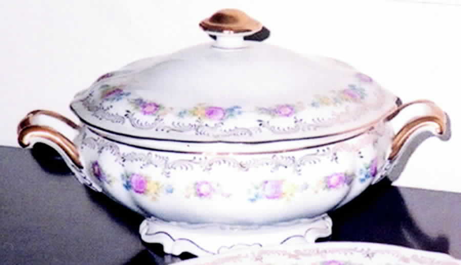 The Devon Round Covered Vegetable by Hutschenreuther-1