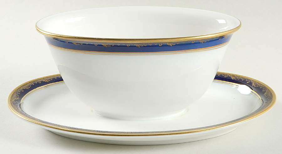 The Diplomat Gravy Boat with Attached Underplate by Hutschenreuther-1
