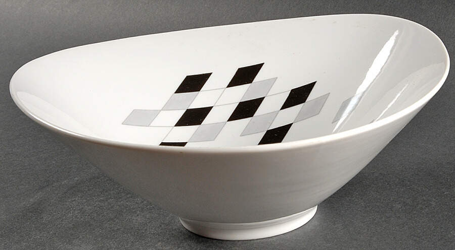 The Domino Triangular Vegetable Bowl by Hutschenreuther-1