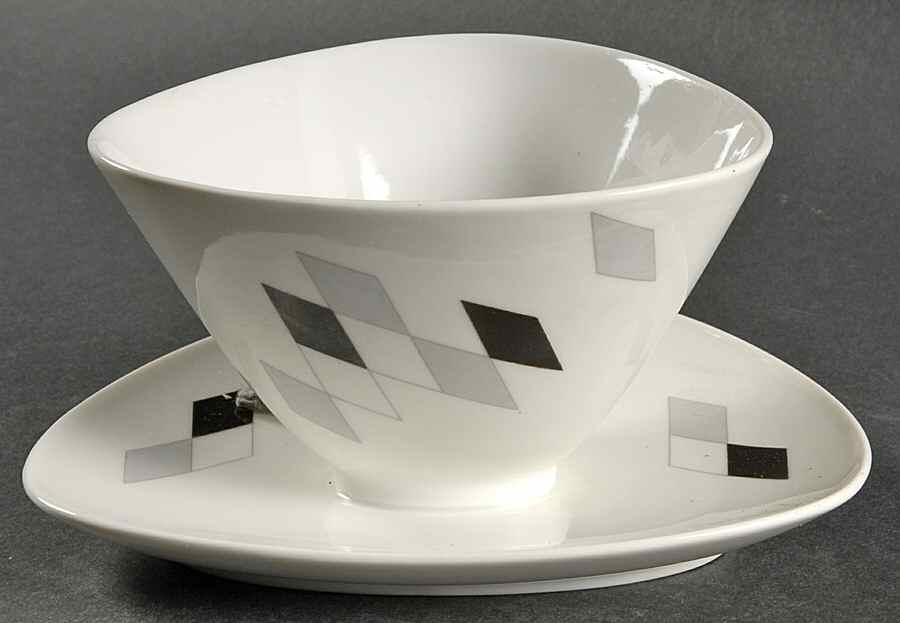 The Domino Gravy Boat with Attached Underplate by Hutschenreuther-1