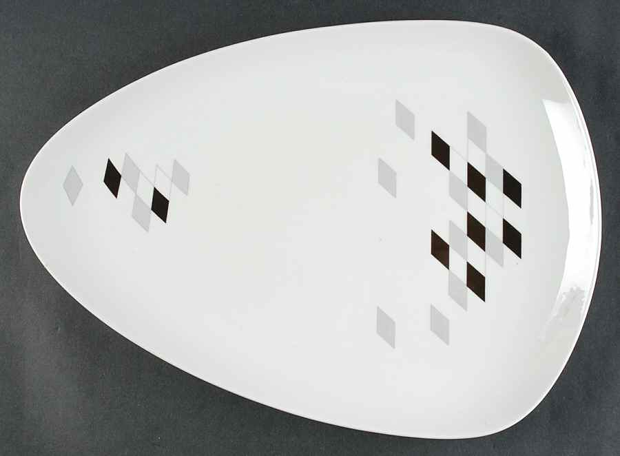 The Domino 15" Triangular Serving Platter by Hutschenreuther-1