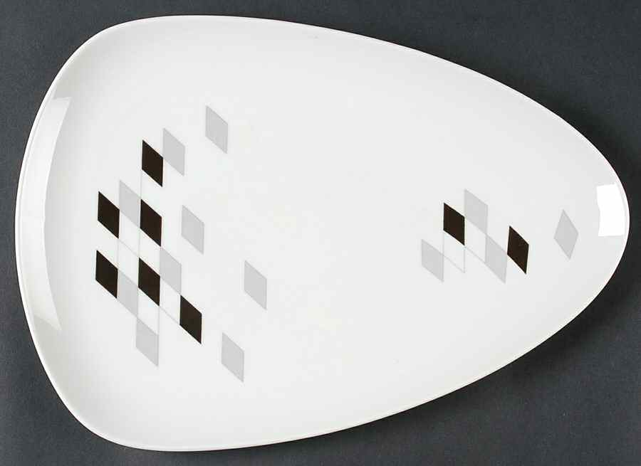 The Domino 13" Triangular Serving Platter by Hutschenreuther-1