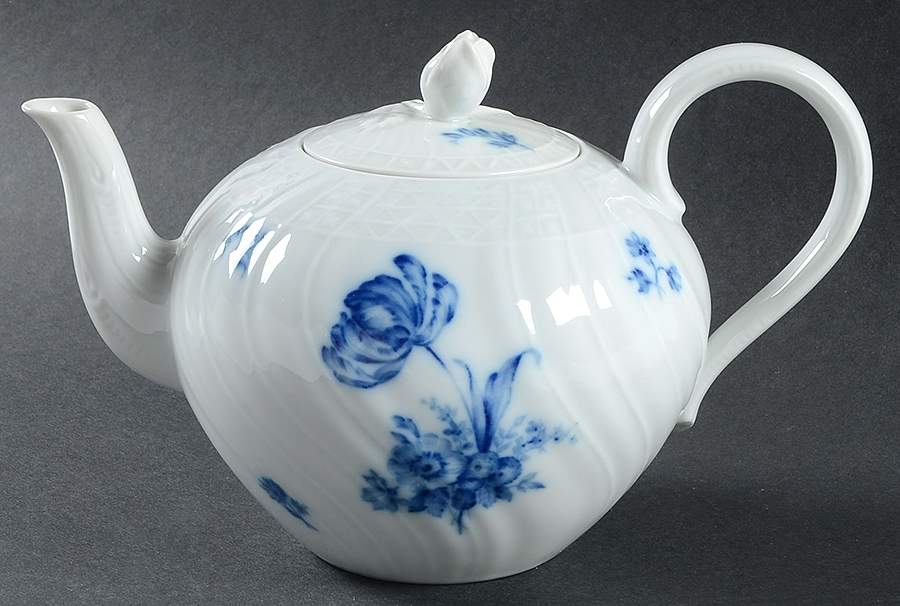Dresden Blau Teapot & Lid by Hutschenreuther-1