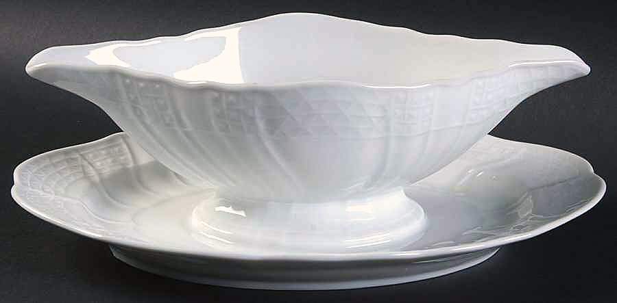 Dresden All White Gravy Boat with Attached Underplate by Hutschenreuther-1