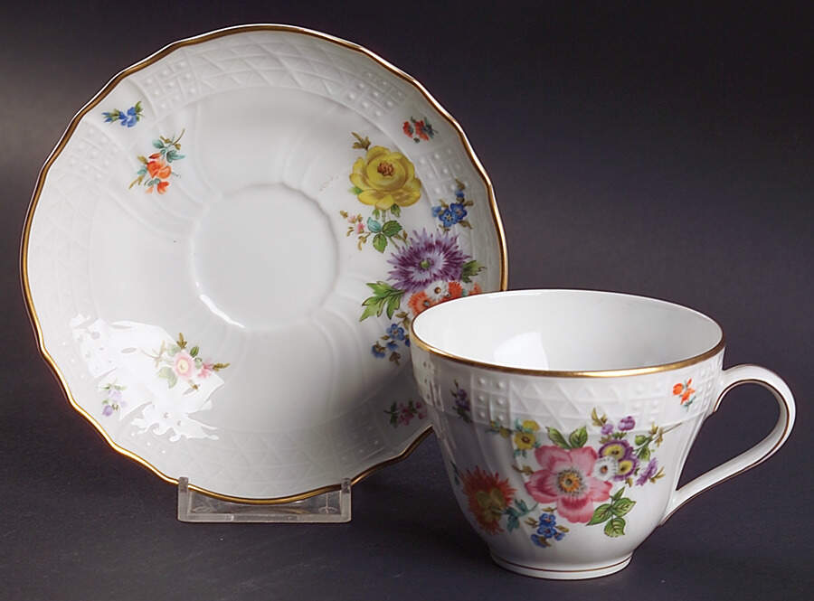 Duchesse Flat Cup & Saucer Set by Hutschenreuther-1
