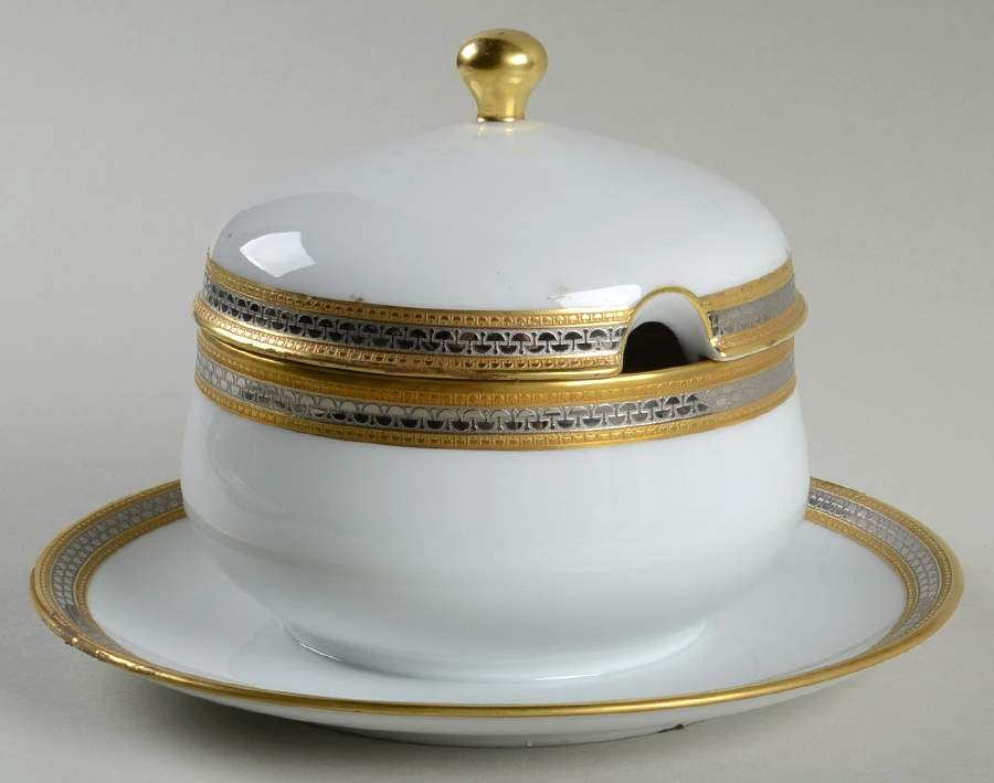 Elegance (Olivia) Gravy Boat w/Attached Underplate & Lid by Hutschenreuther-1