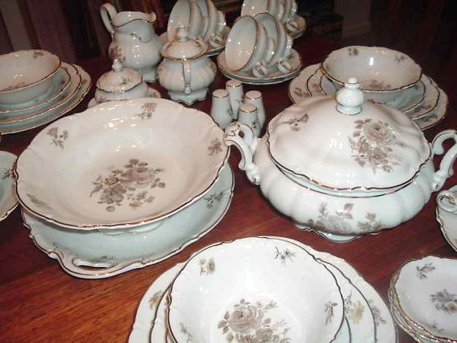Empire Rose 9" Round Vegetable Bowl by Hutschenreuther-1