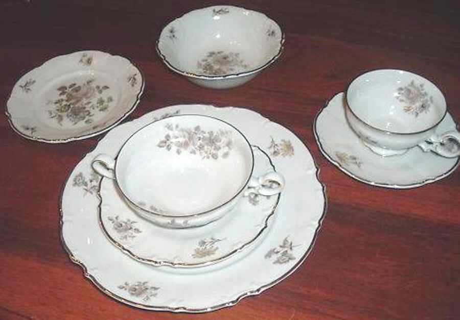 Empire Rose Dinner Plate by Hutschenreuther-1