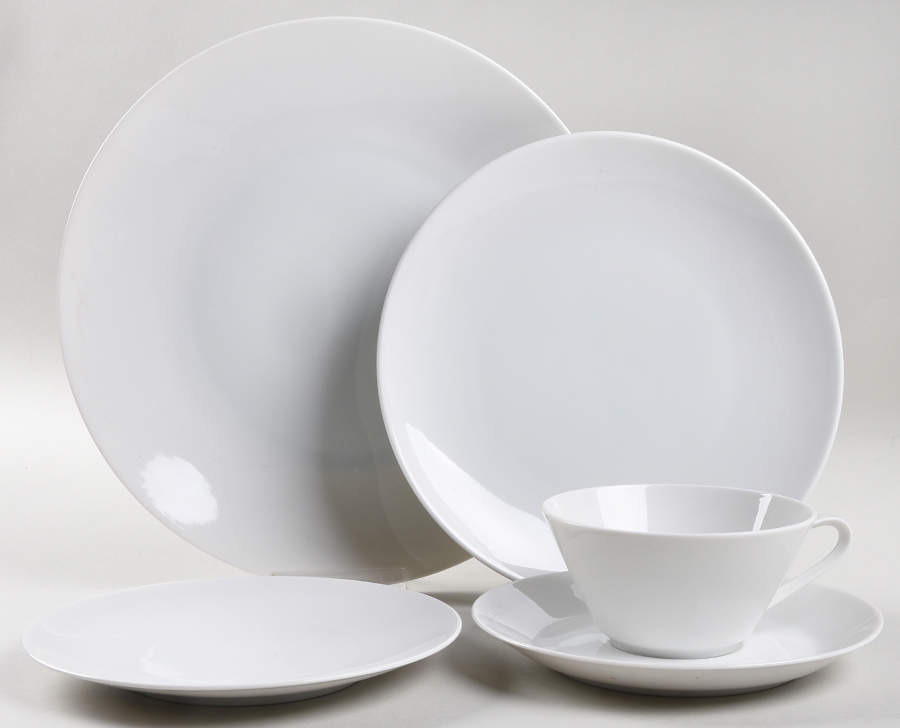 Favorit (Undecorated) 5 Piece Place Setting by Hutschenreuther-1