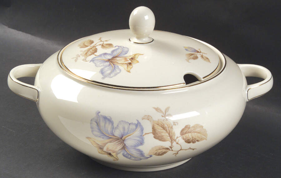 Henley Cream Tureen &  Lid by Hutschenreuther-1