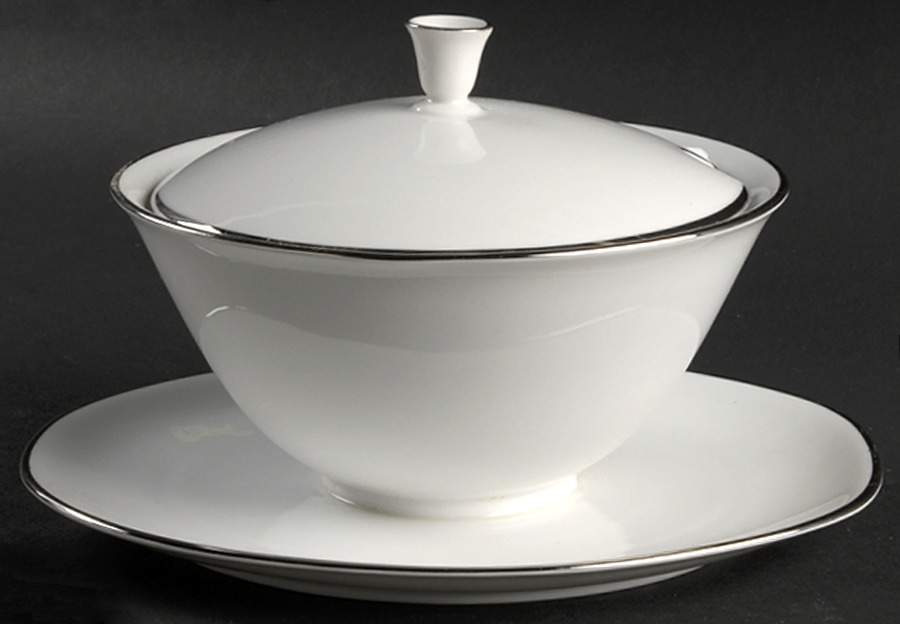 Heirloom Platinum Gravy Boat w/Attached Underplate & Lid by Hutschenreuther-1