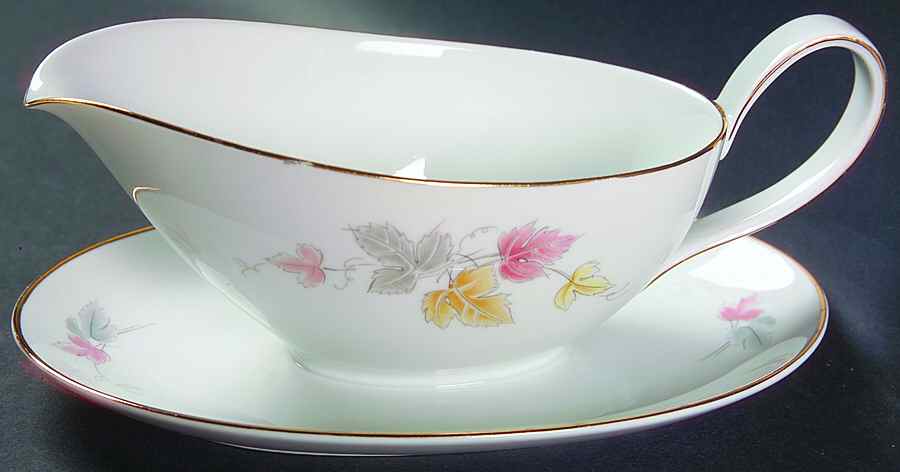 HUT137 Gravy Boat with Attached Underplate by Hutschenreuther-1