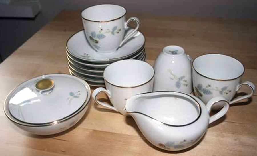 HUT180 Flat Cup & Saucer Set by Hutschenreuther-1