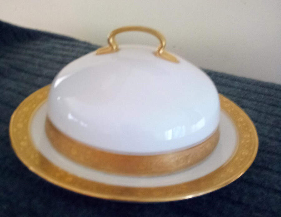 HUT184 Round Covered Butter by Hutschenreuther-1