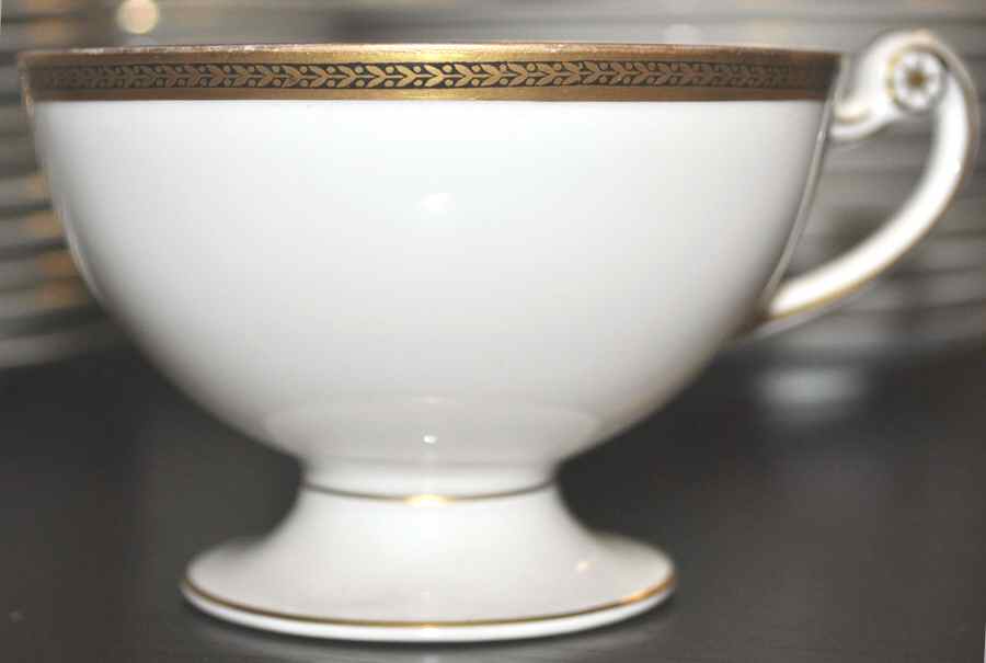 HUT20 Footed Cup by Hutschenreuther-1
