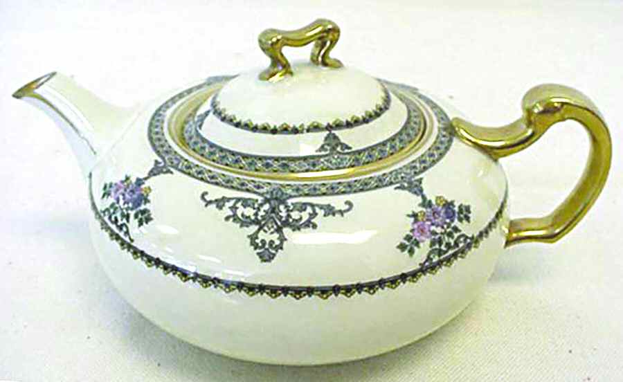 HUT205 Teapot & Lid by Hutschenreuther-1