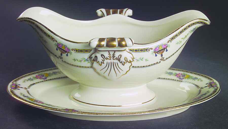HUT208 Gravy Boat with Attached Underplate by Hutschenreuther-1