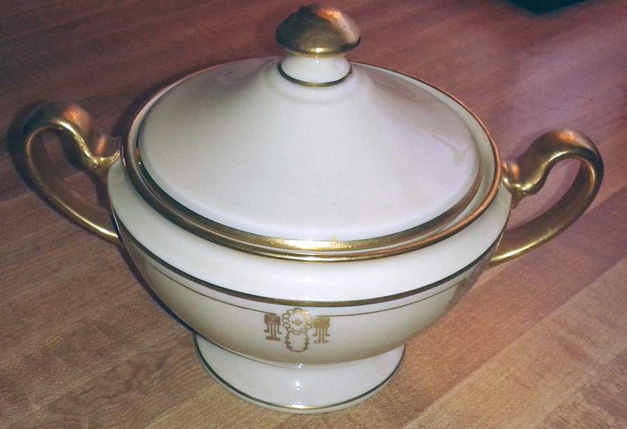 Colonial Gold Sugar Bowl & Lid by Hutschenreuther-1