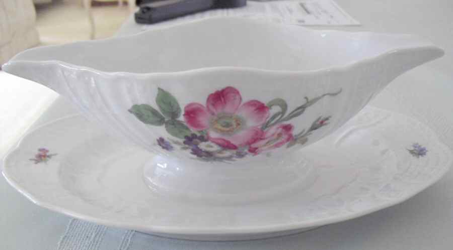 HUT232 Gravy Boat with Attached Underplate by Hutschenreuther-1