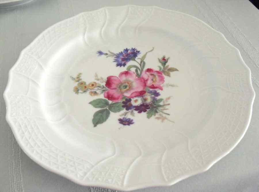 HUT232 Dinner Plate by Hutschenreuther-1