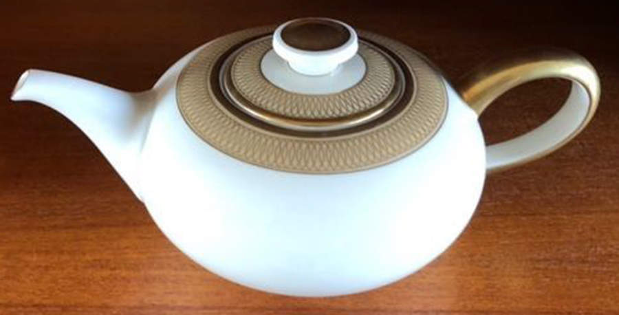 HUT243 Teapot & Lid by Hutschenreuther-1