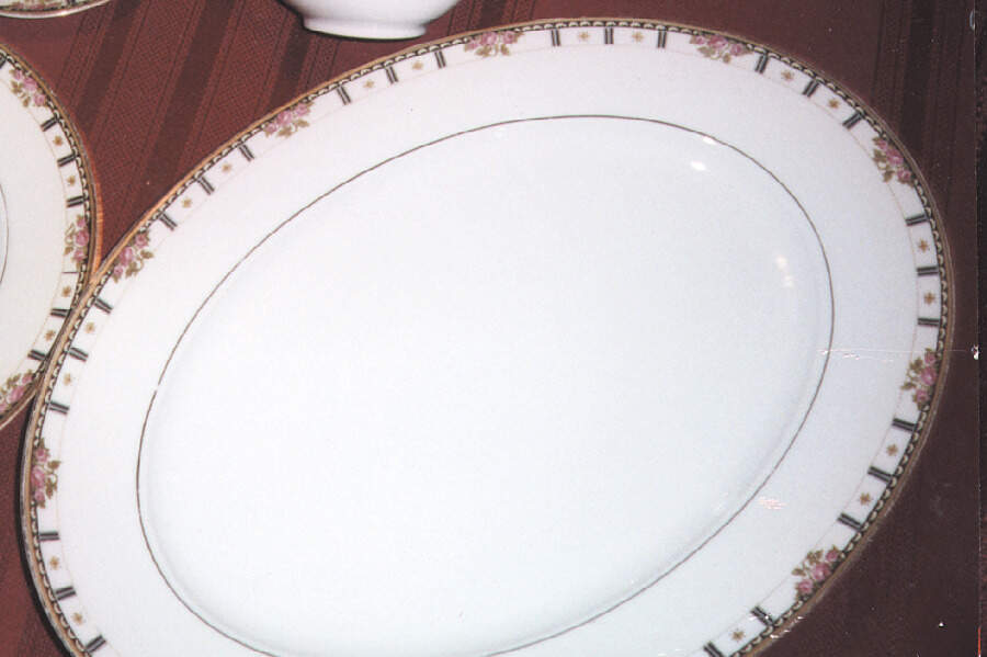 HUT305 16" Oval Serving Platter by Hutschenreuther-1
