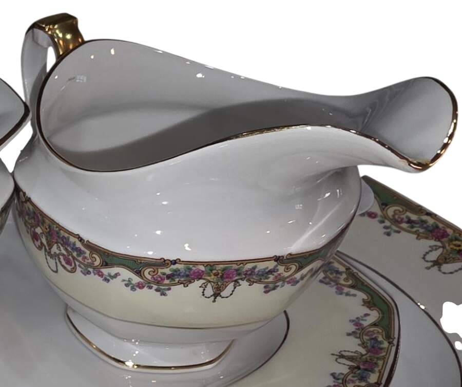 HUT333 Creamer by Hutschenreuther-1