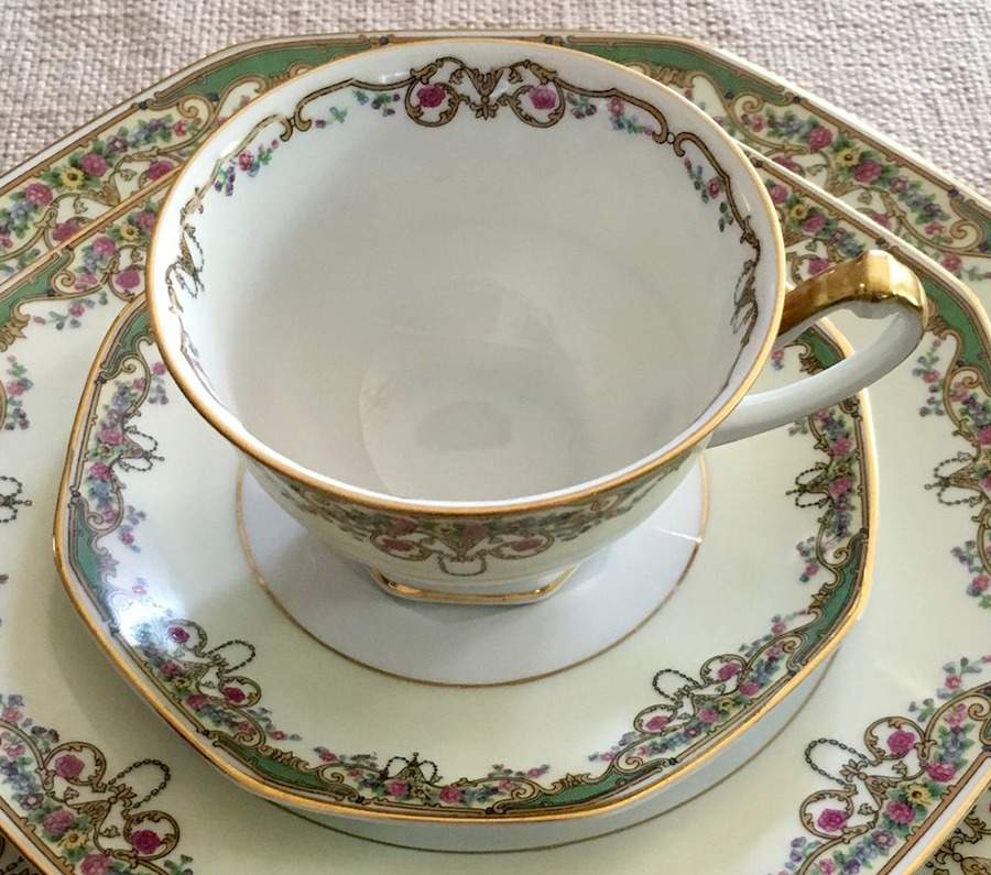 HUT333 Footed Cup & Saucer Set by Hutschenreuther-1