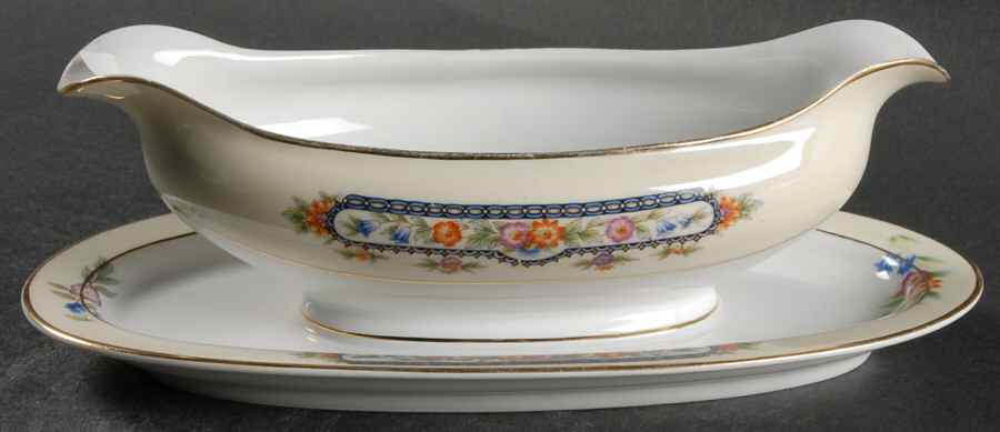 HUT349 Gravy Boat with Attached Underplate by Hutschenreuther-1