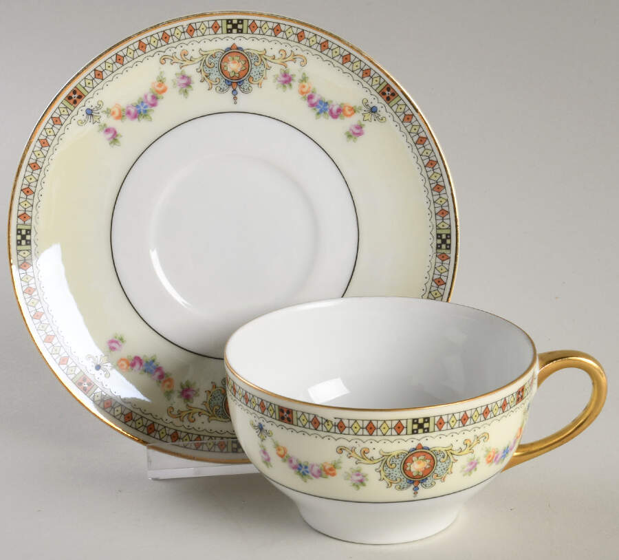 HUT4 Flat Cup & Saucer Set by Hutschenreuther-1