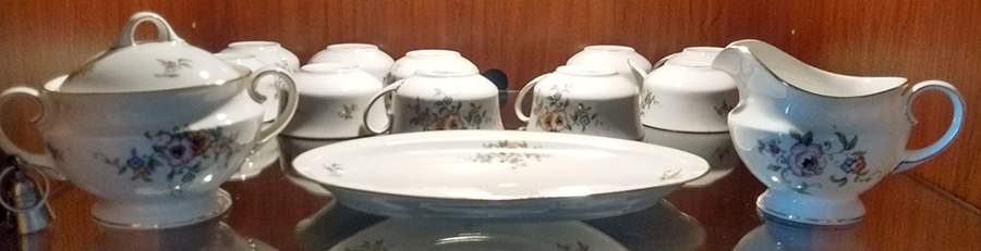 HUT418 Creamer by Hutschenreuther-1