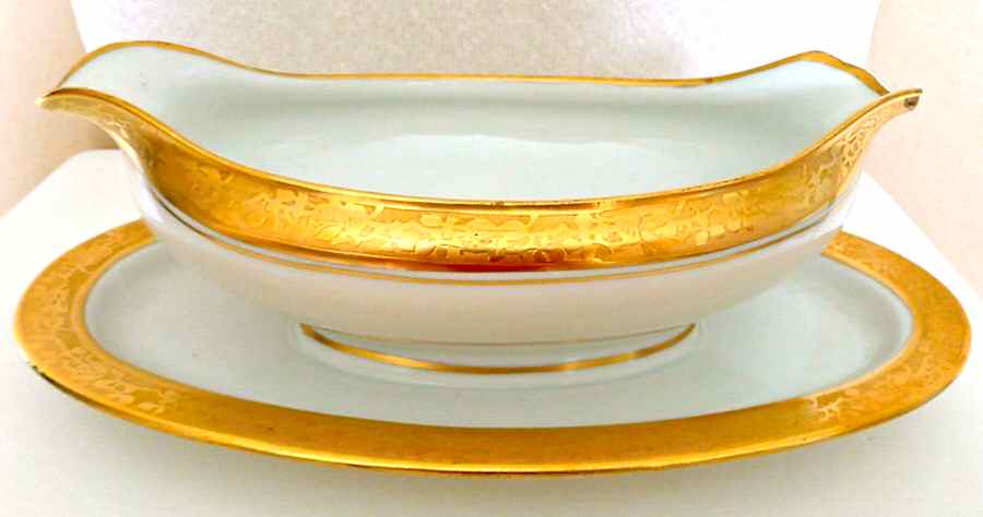HUT44 Gravy Boat with Attached Underplate by Hutschenreuther-1