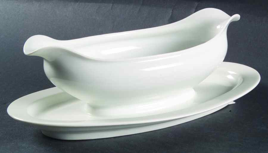 HUT493 Gravy Boat with Attached Underplate by Hutschenreuther-1