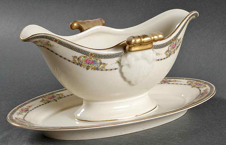 HUT50 Gravy Boat with Attached Underplate by Hutschenreuther-1