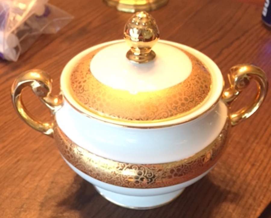 HUT544 Sugar Bowl & Lid by Hutschenreuther-1