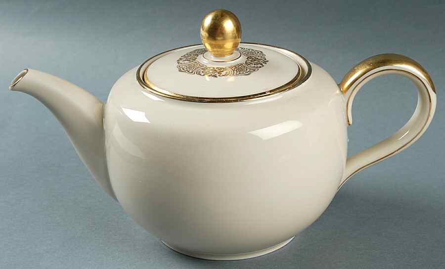 7854 Teapot & Lid by Hutschenreuther-1